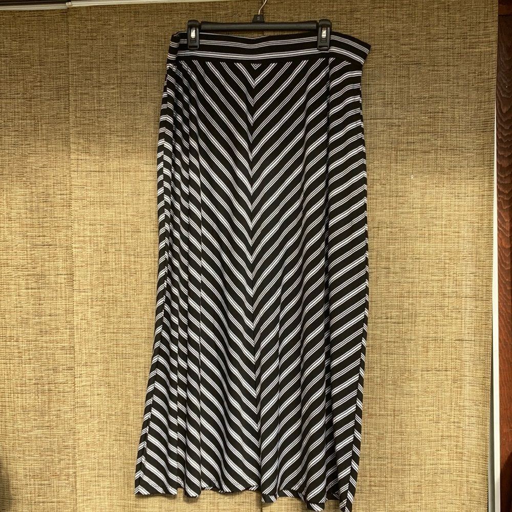 NWOT long A-line skirt black and white bias stripes, stretching waist